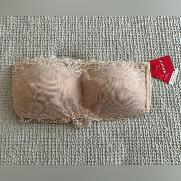 NEW Spanx Undietectable Better Bandeau Strapless Bra Lace Creme Blush Medium NWT - Picture 2 of 5